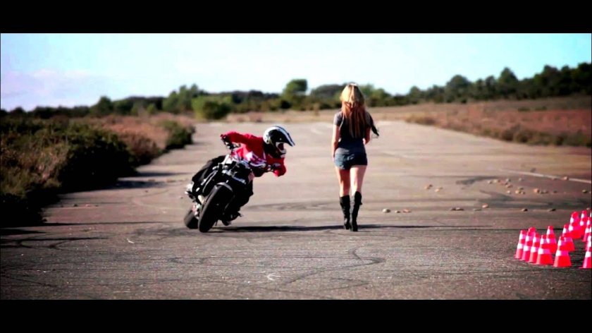 Девушка на мотоцикле