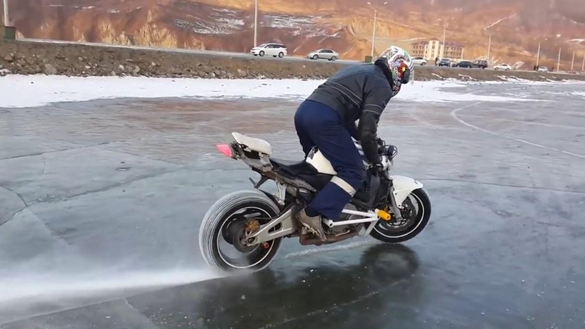 Мотоцикл зимой