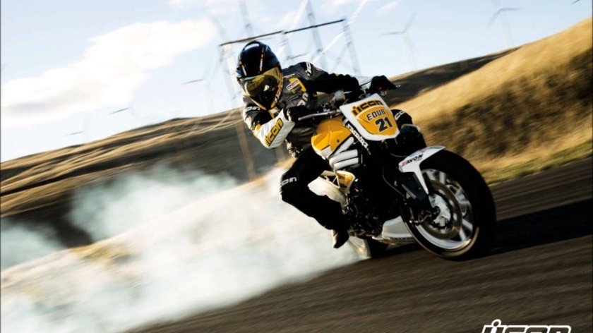 Мотоцикл в дрифте