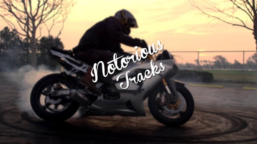 Мотоцикл на стене