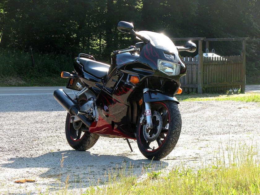 Хонда СБР ф2