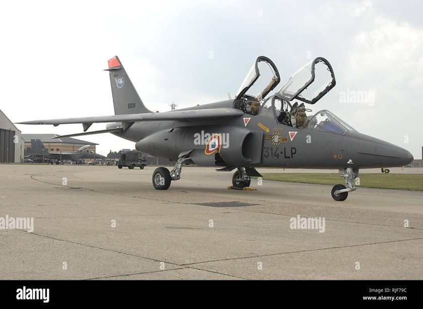 Alpha Jet самолет