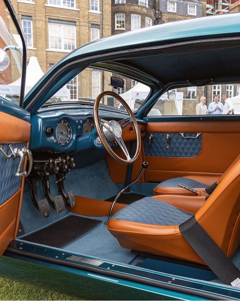 Салон ретро автомобилей