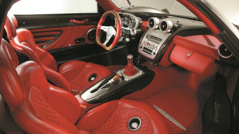 Pagani Huayra 2022 салон