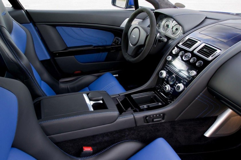 Aston Martin Vantage Interior