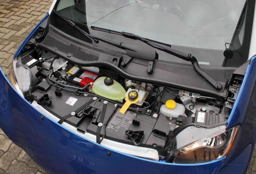 Моторный отсек в Smart Fortwo 451