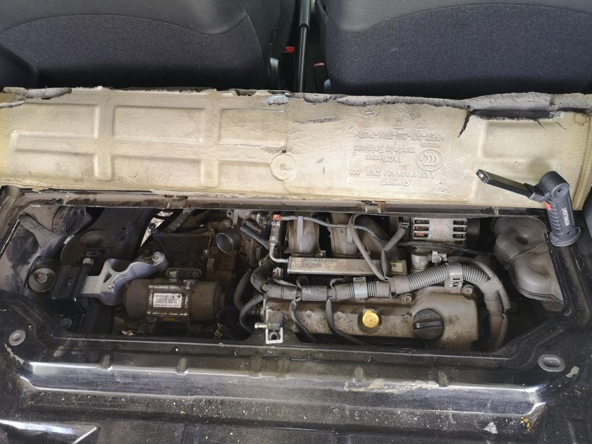 Моторный отсек в Smart Fortwo 451