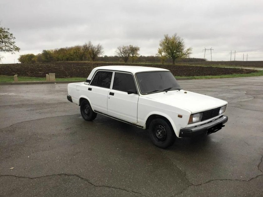 ВАЗ 2107 Жига белая