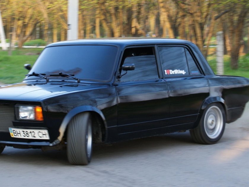 ВАЗ 2107 черная