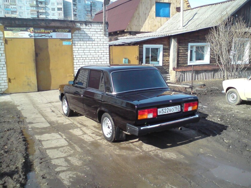 Чёрная танированя ВАЗ 2105
