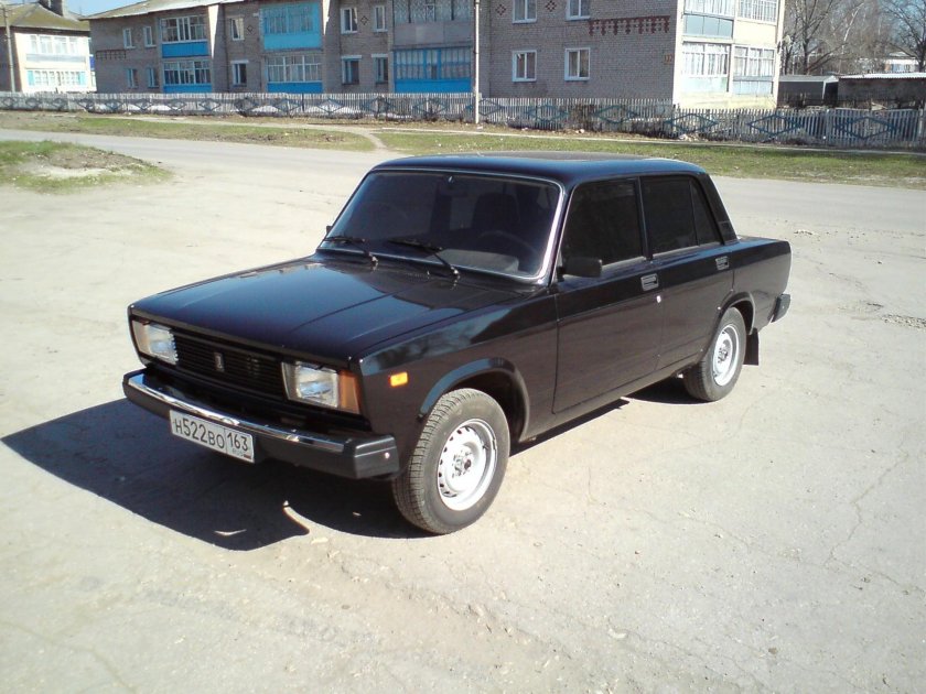 ВАЗ 2105 черная тонированная