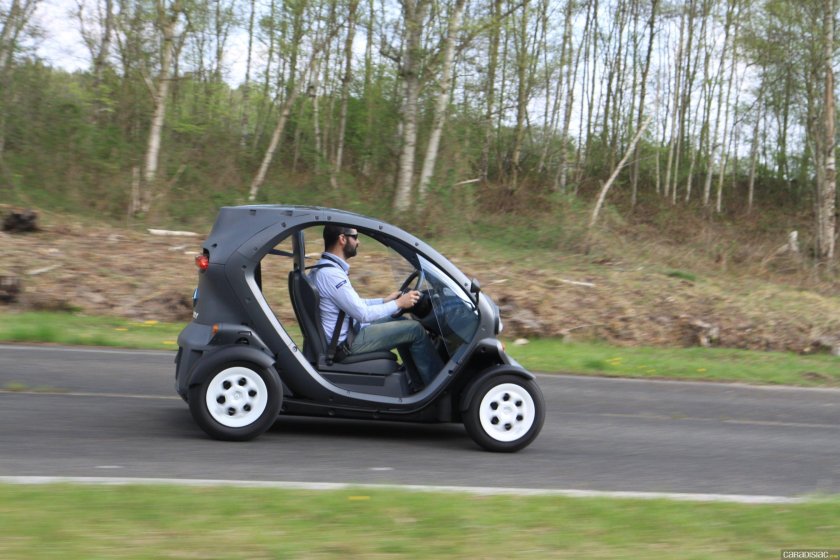 Маленький Рено Twizy