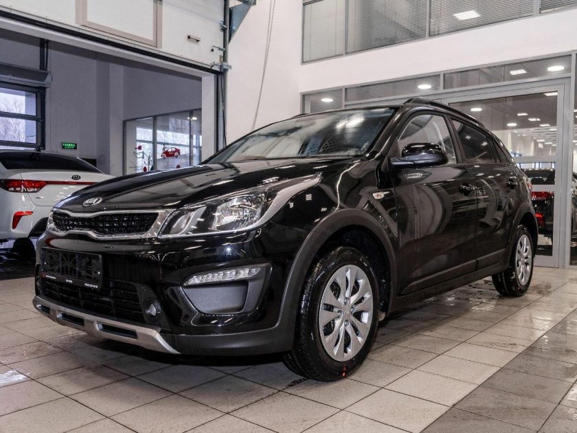Kia Rio x-line черная