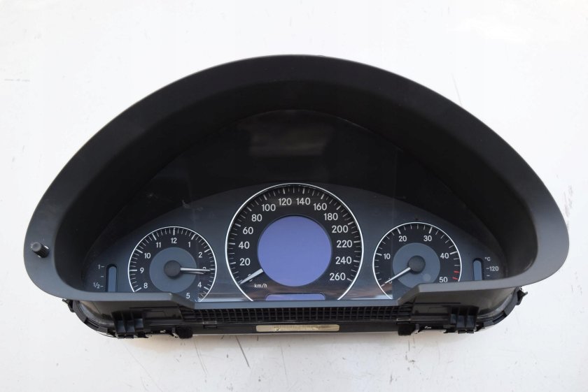 Приборная панель Мерседес Вито 639