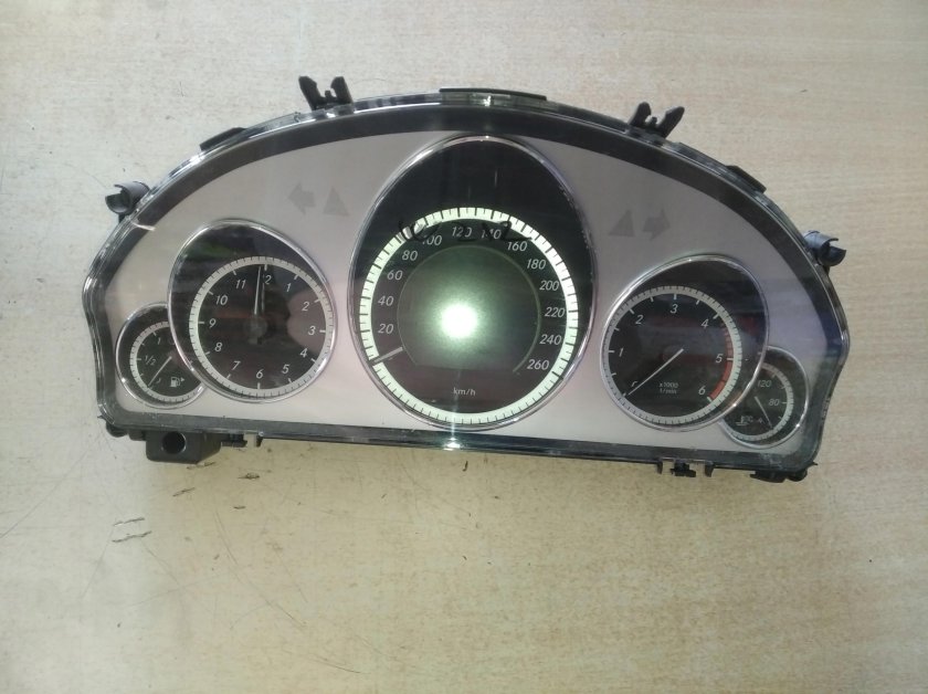 Mercedes e class w212 приборка