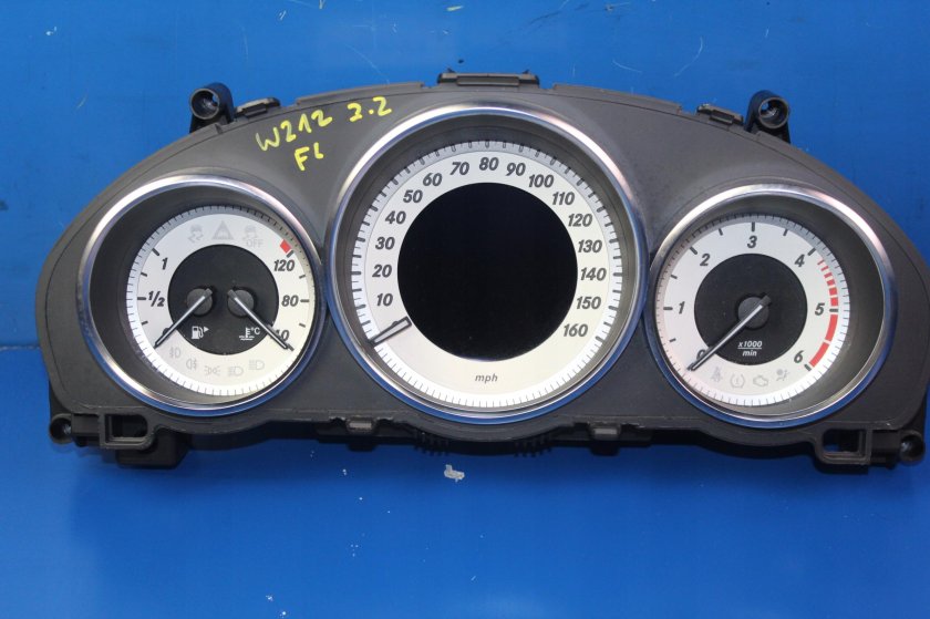 Приборная панель мерседес