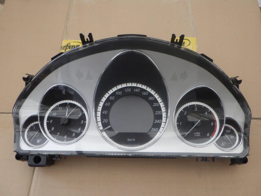 W212 приборная панель