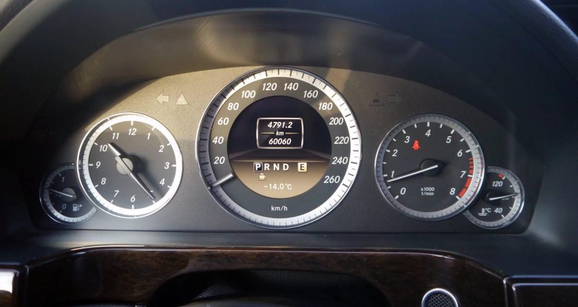 Мерседес е200 приборная панель