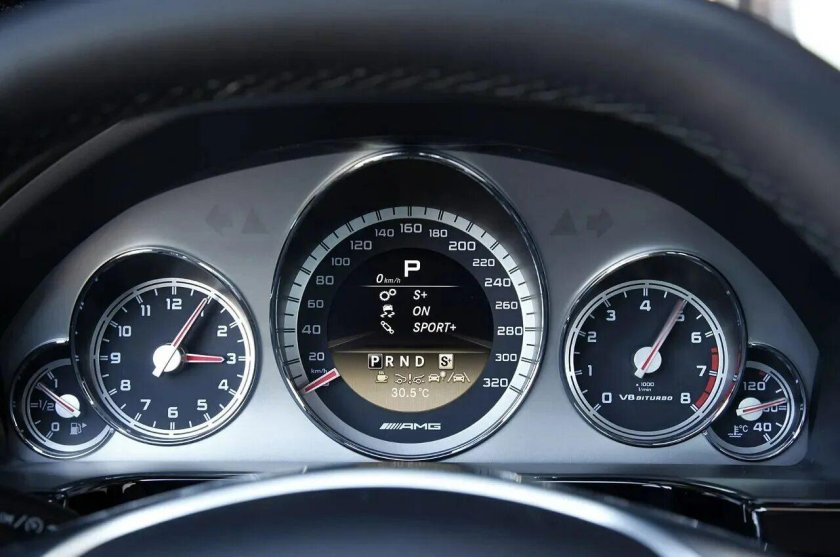 Приборная панель АМГ w212