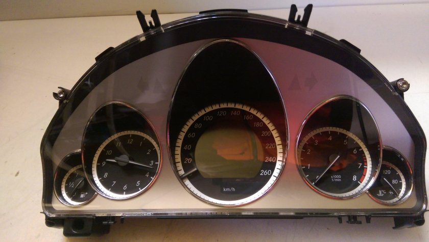 Mercedes 212 панель