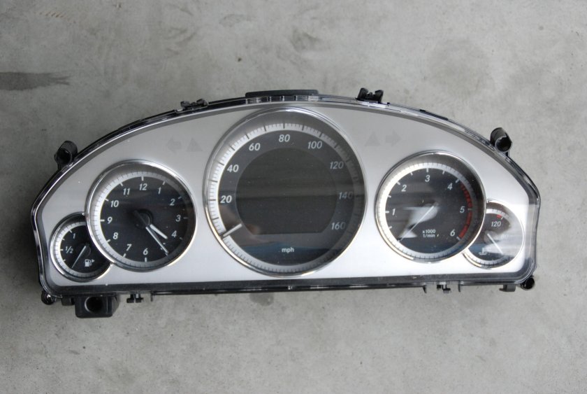 W212 приборная панель