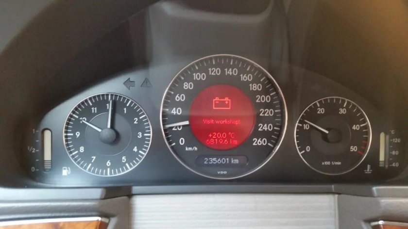 W211 Мерседес табло