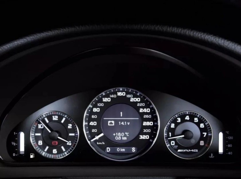 Приборная панель Mercedes AMG e63