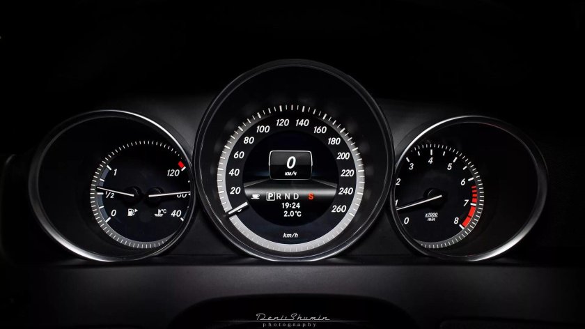 Mercedes w204 приборная панель