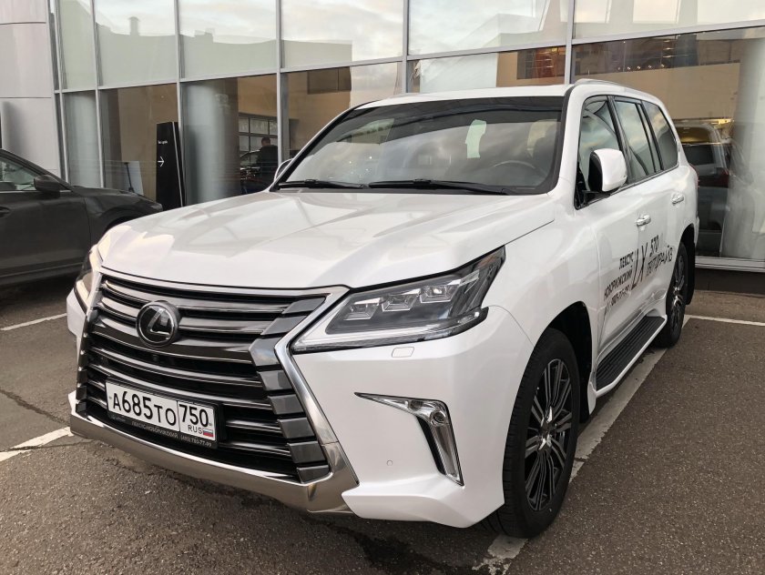 Lexus LX 750