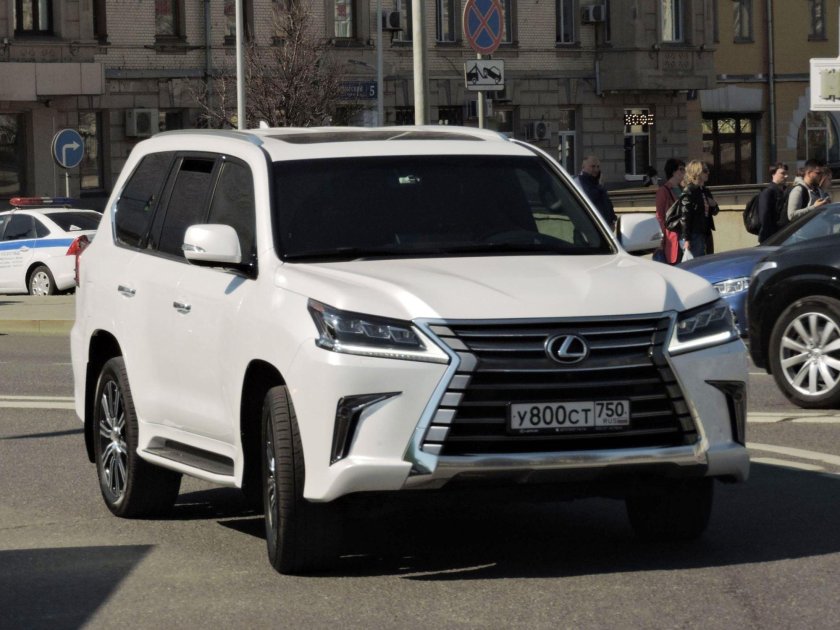 Lexus LX 750
