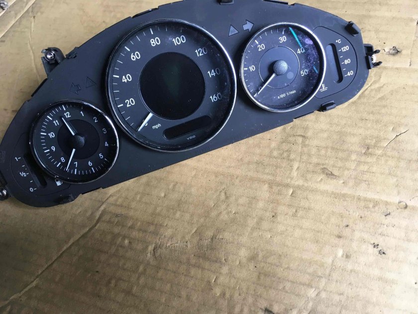 Панель Мерседес w219