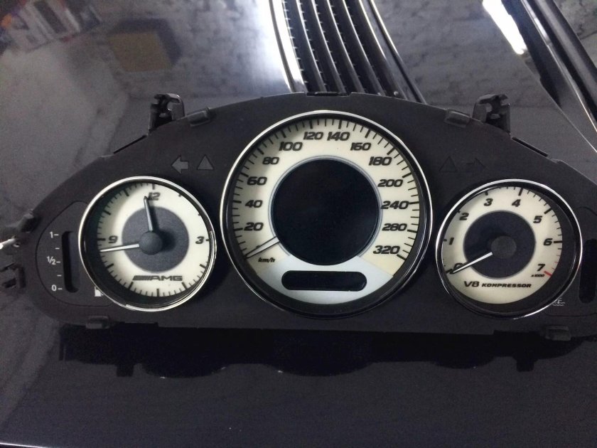 Mercedes w211 приборная панель
