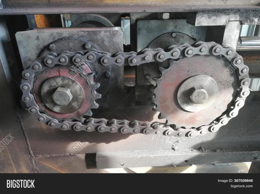 Цепная передача на сельхозмашине