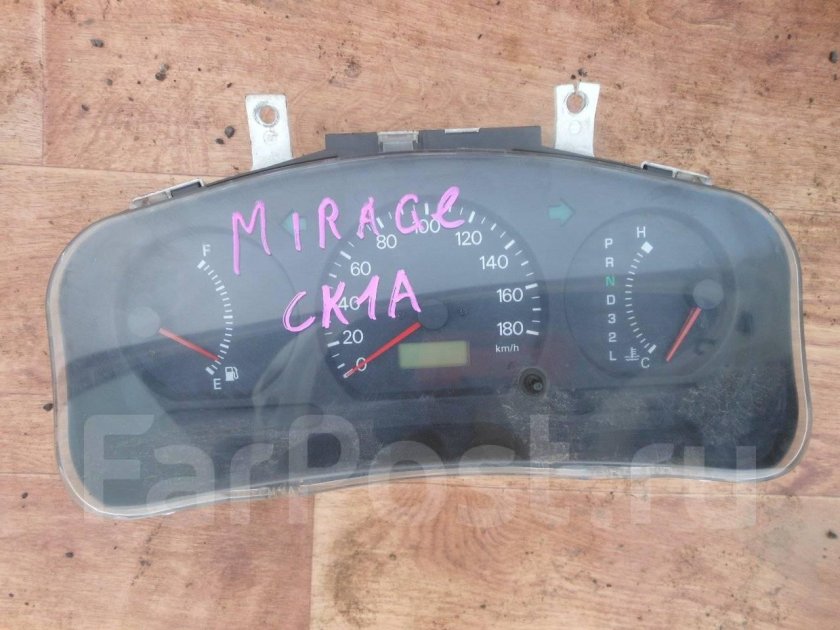 Панель приборов Митсубиси Шариот Грандис