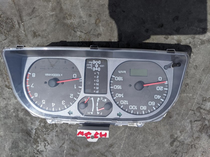 Панель приборов Монтеро