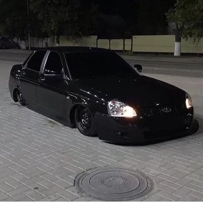 Черная Приора 2 седан тонированная