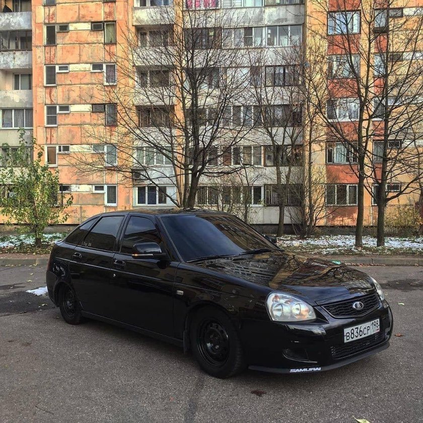 Черная Приора 2 седан тонированная
