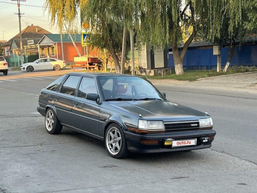 Toyota Carina 5
