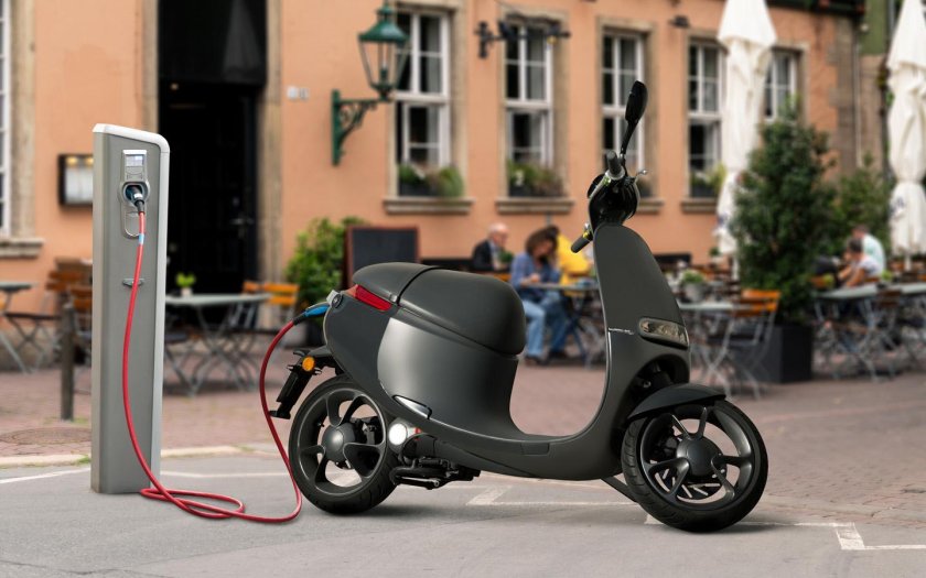 Electric scooter battery