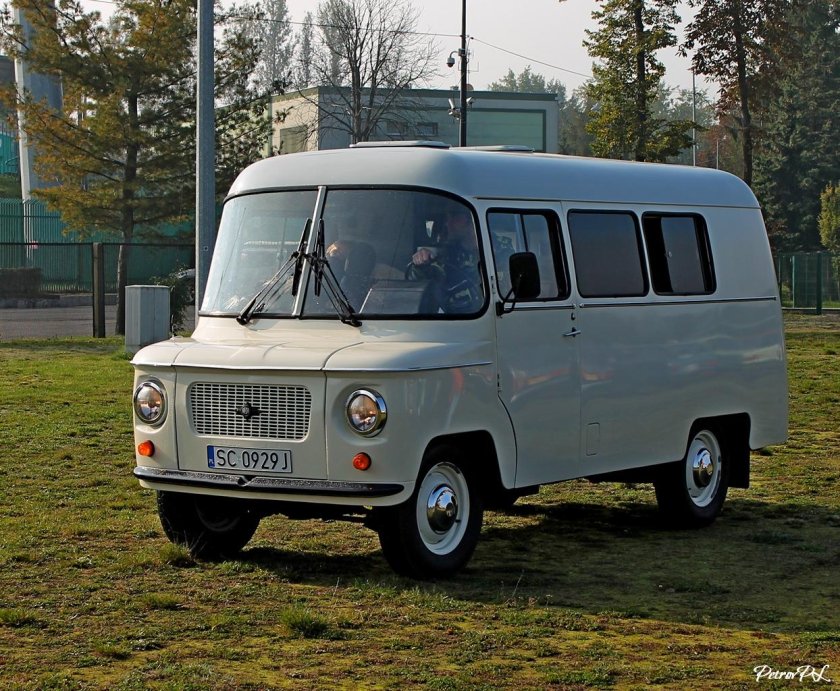 Микроавтобус Нисса 522