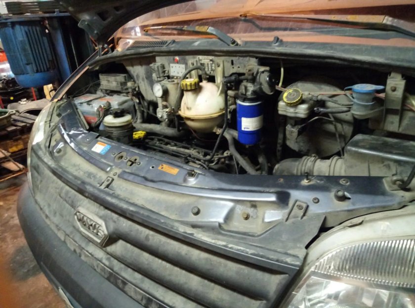 Максус моторный отсек