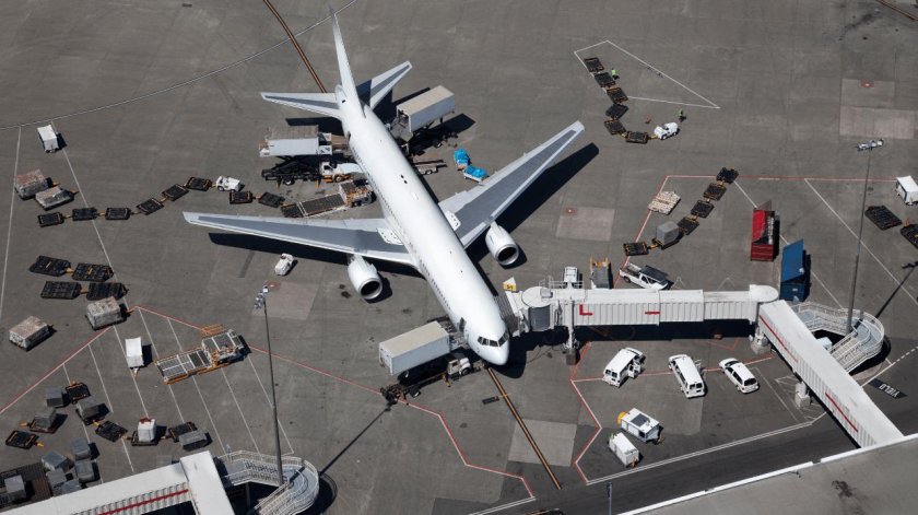 Самолет на стоянке