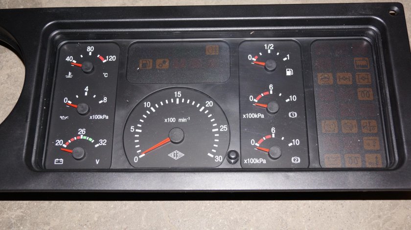 Приборная панель МАЗ 5440