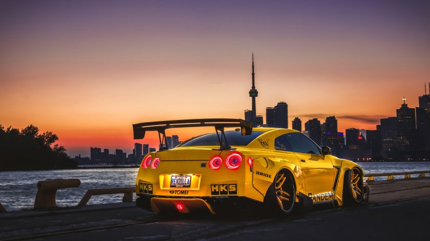 Nissan GTR r35 желтый