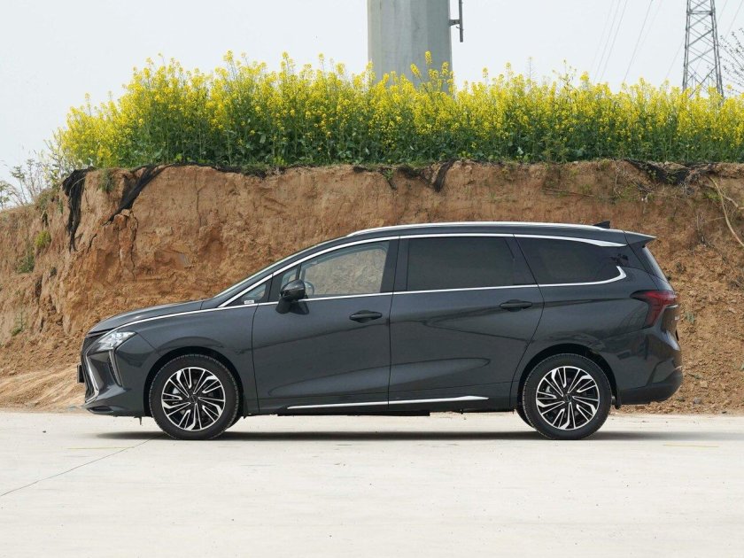 Китайский минивэн альфард