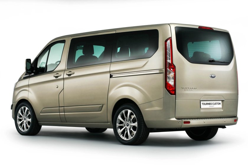 Ford Custom Tourneo 2