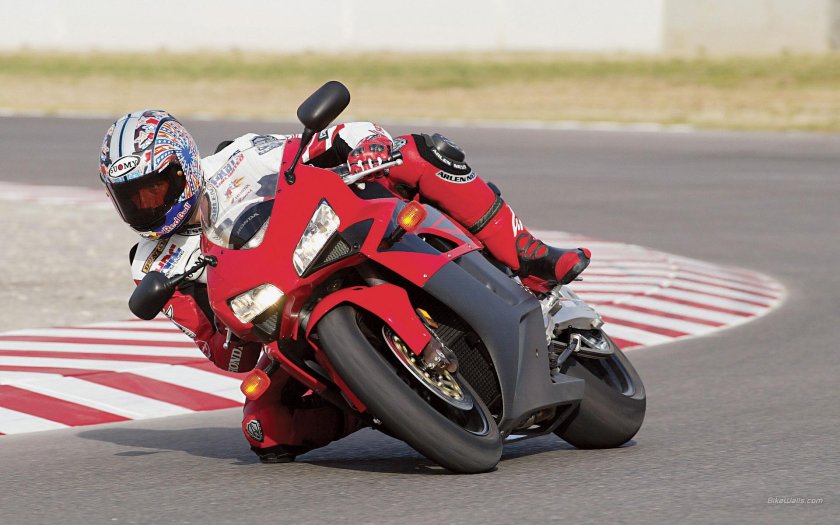 Хонда cbr1000rr с пилотом