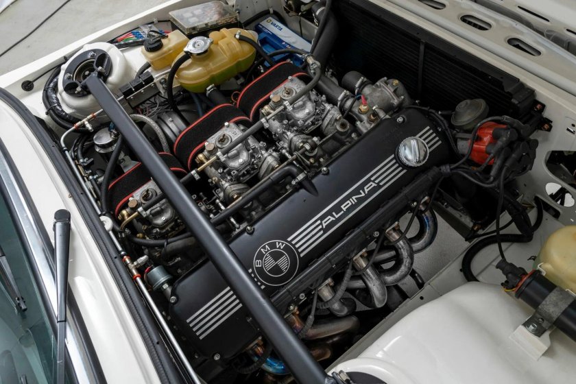 Alpina b10 Biturbo engine