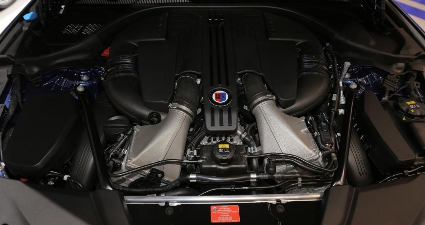 Alpina b10 Biturbo engine