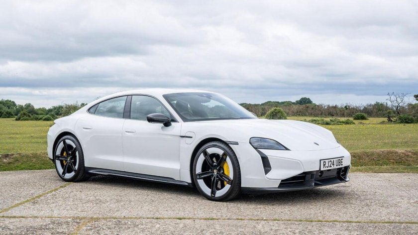 Porsche taycan turbo s